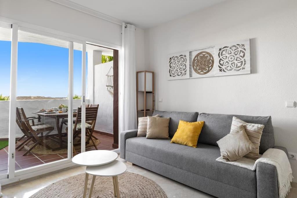Beautiful 3 Bed Stylish & Cozy Apartment - Susanna Suite Михас Экстерьер фото